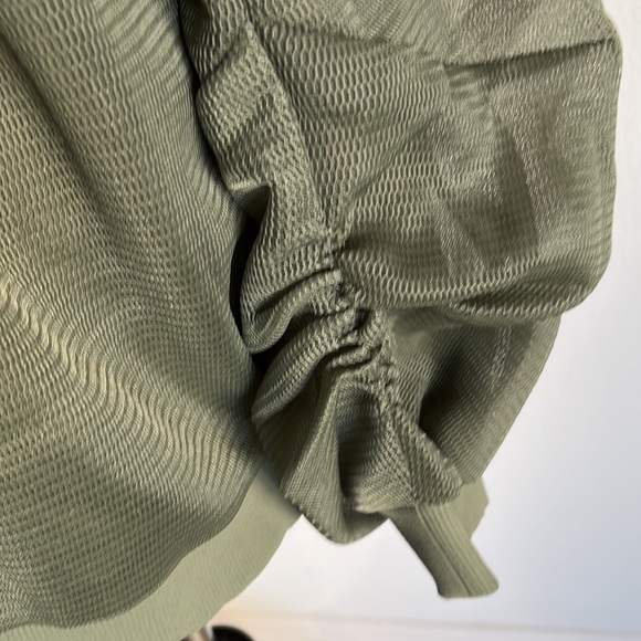 Woman’s ALO yoga, jacket, size small military green - Picture 8 of 9